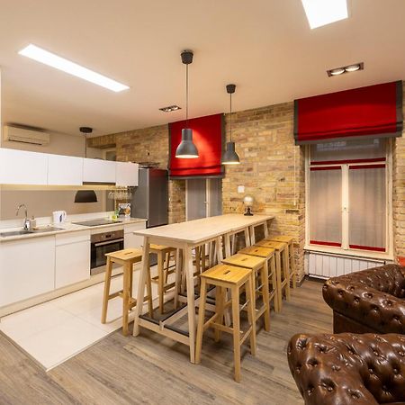 Deluxe Central Elizabeth Residence W/ 4Bedrm, 2Bathrm, 1Lvngrm Budapest Eksteriør billede