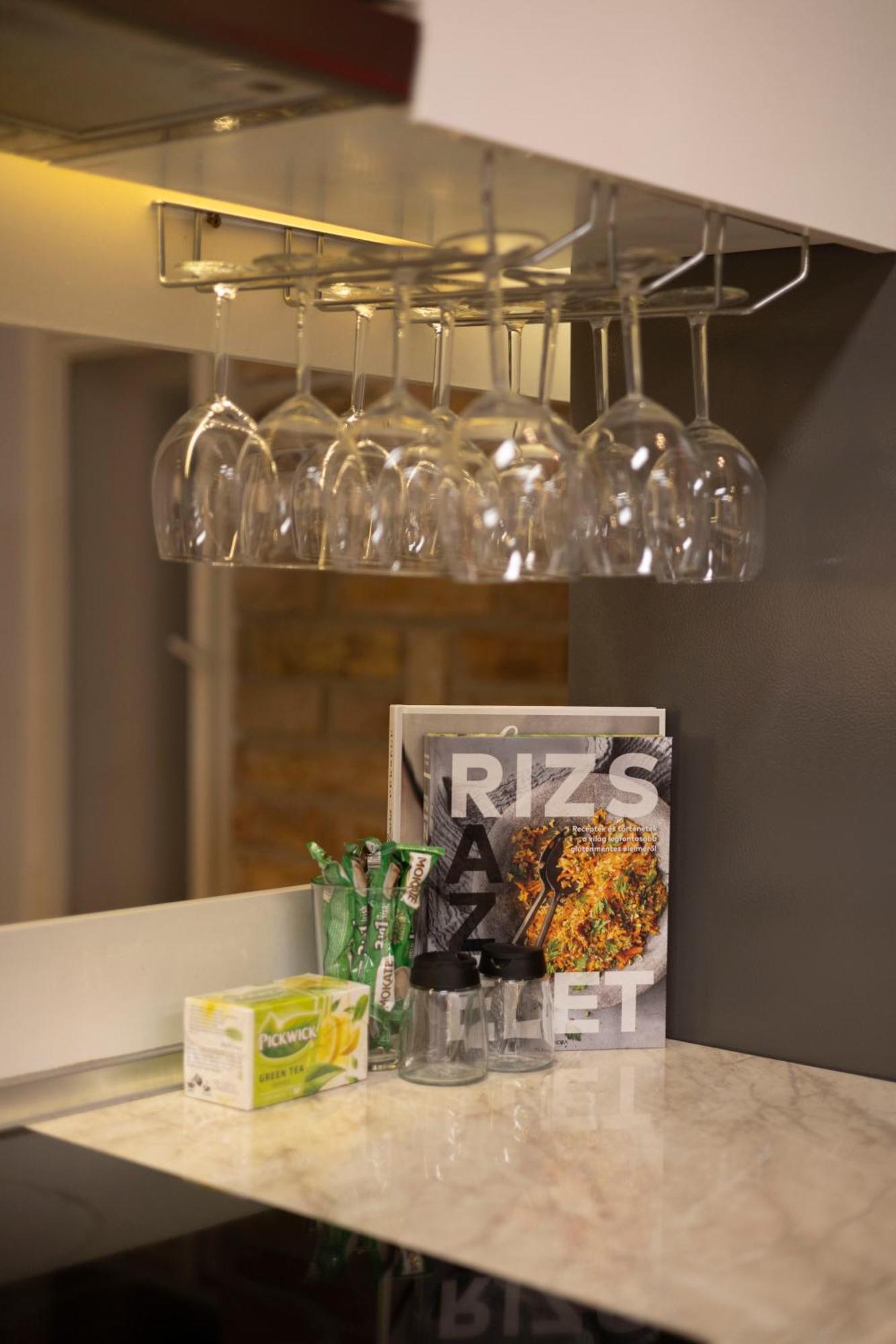 Deluxe Central Elizabeth Residence W/ 4Bedrm, 2Bathrm, 1Lvngrm Budapest Eksteriør billede
